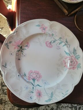 Johnson Brothers Lynton Dinner Plates Pink Blue Floral 10 5/8"